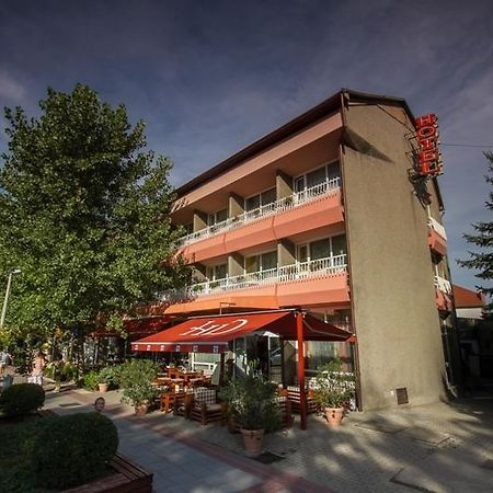 Hotel Dombovar Exterior photo